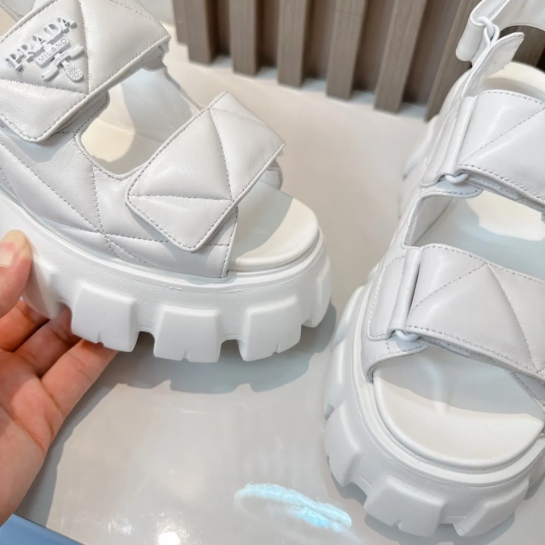 👟👟Ex-factory price 560👟👟 Prada New sandal series for summer Thick-soled sandals This is a must-have for summer. It feels soft and delicate on the feet and is extremely comfortable. You can mix it with you at will. Original molded midsole. Original foaming technology tooth outsole, size 35-41.